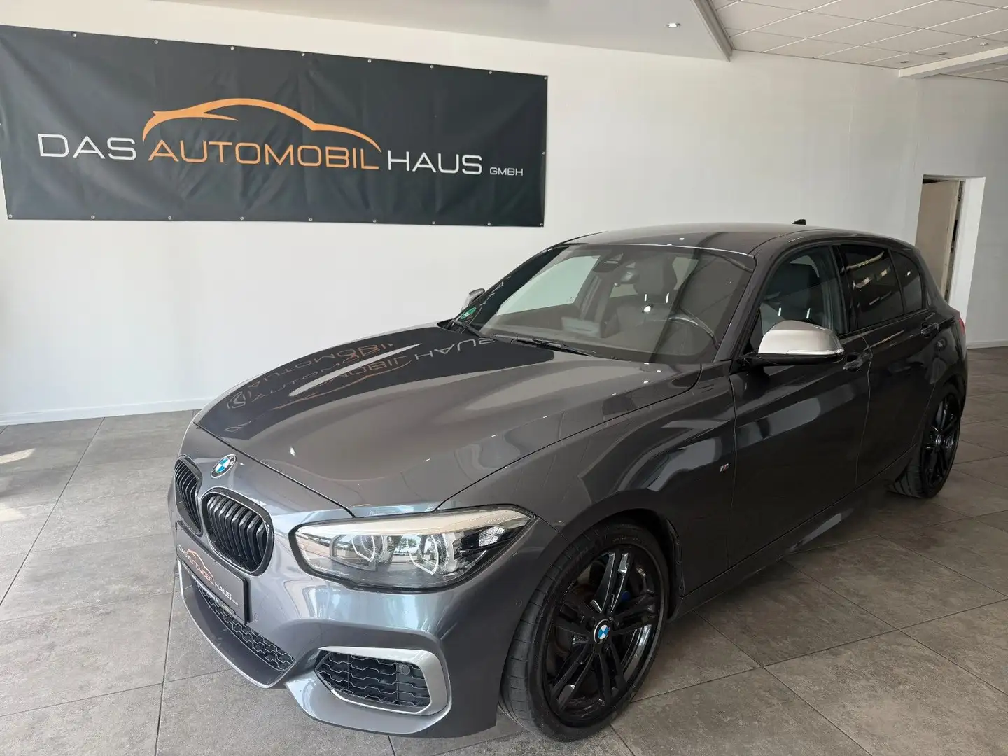 BMW 140 xDrive Special Edition *1.Hand*H/K*CARPLAY Grau - 1