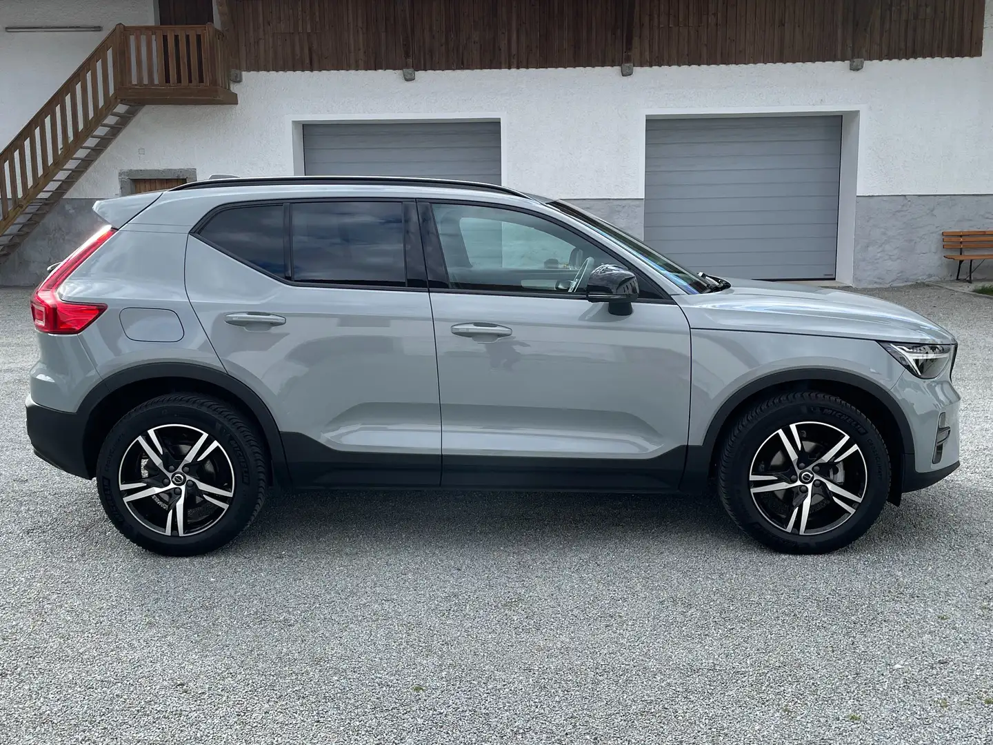 Volvo XC40 T2 Plus Dark Automatik + Garantie Grau - 2