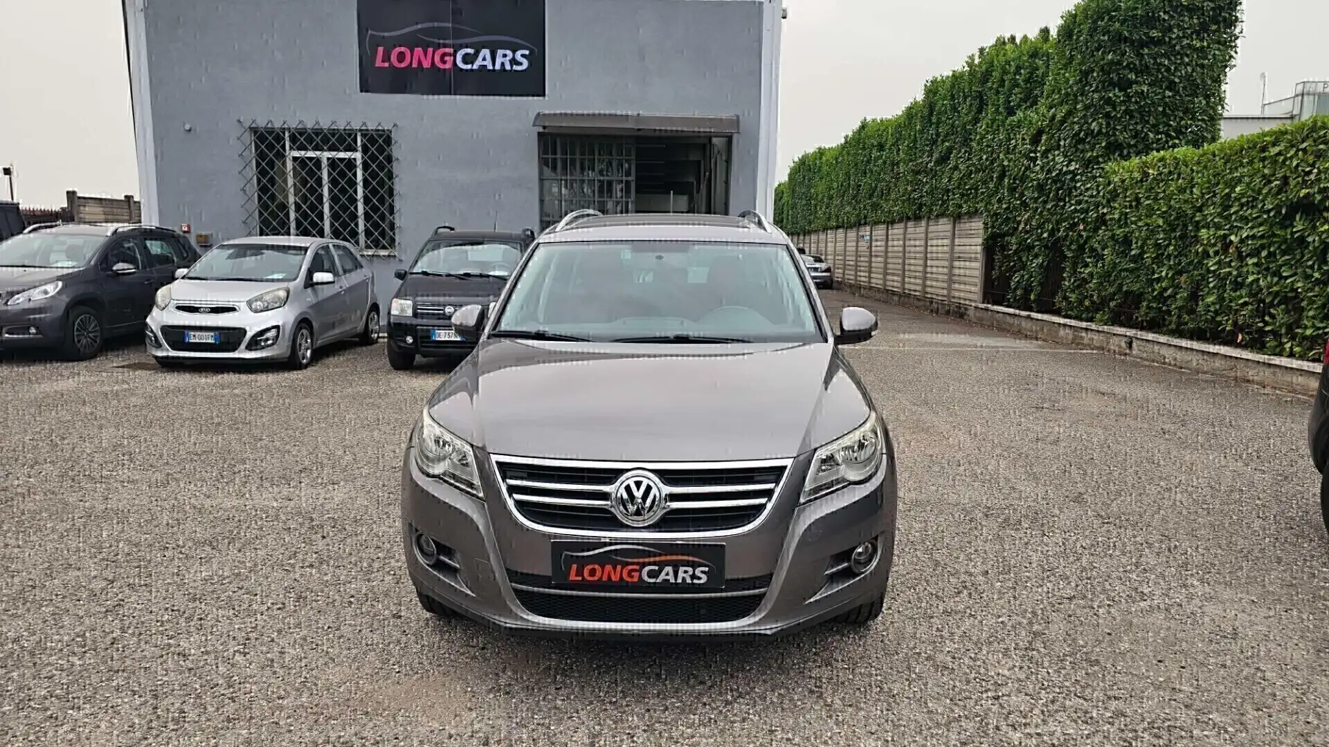Volkswagen Tiguan 2.0 TDI DPF 4MOTION DSG Sport & Style Grau - 2
