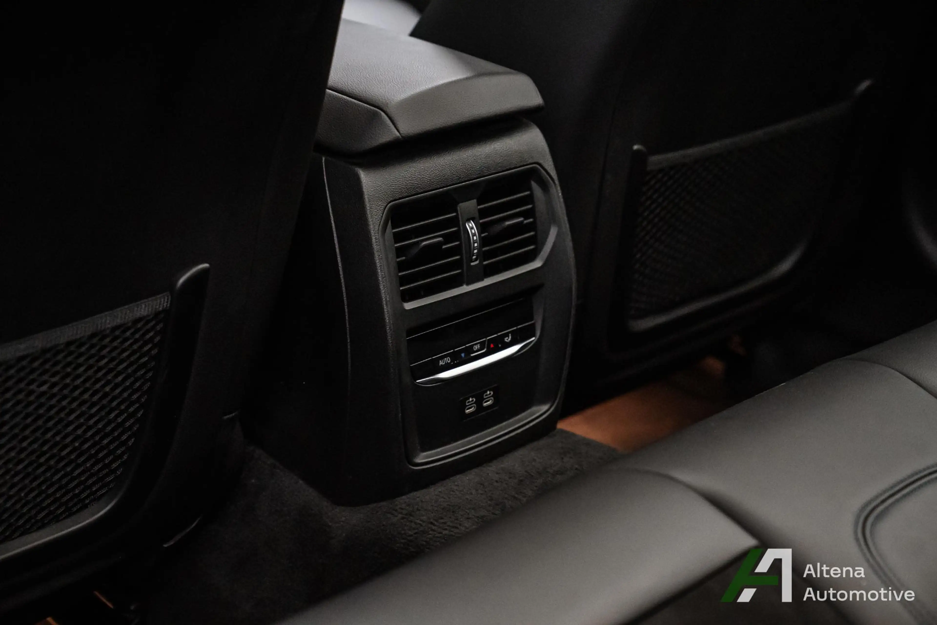 BMW 330 3-serie Touring 330e xDrive Business Edition Plus — photo 13