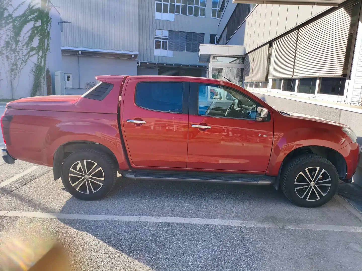 Isuzu D-Max LS Orange - 1