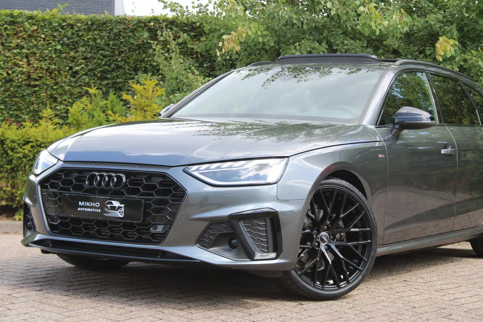 Audi A4 Avant 35 TFSI | S-Line | Competition | Panoramadak Grijs - 2