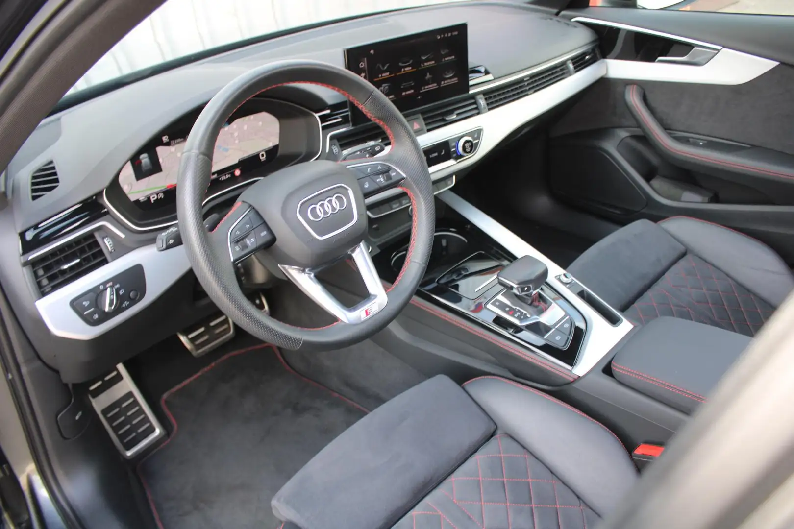 Audi A4 Avant 2.0 TFSI | S-Line | Competition | Panoramada Grijs - 2