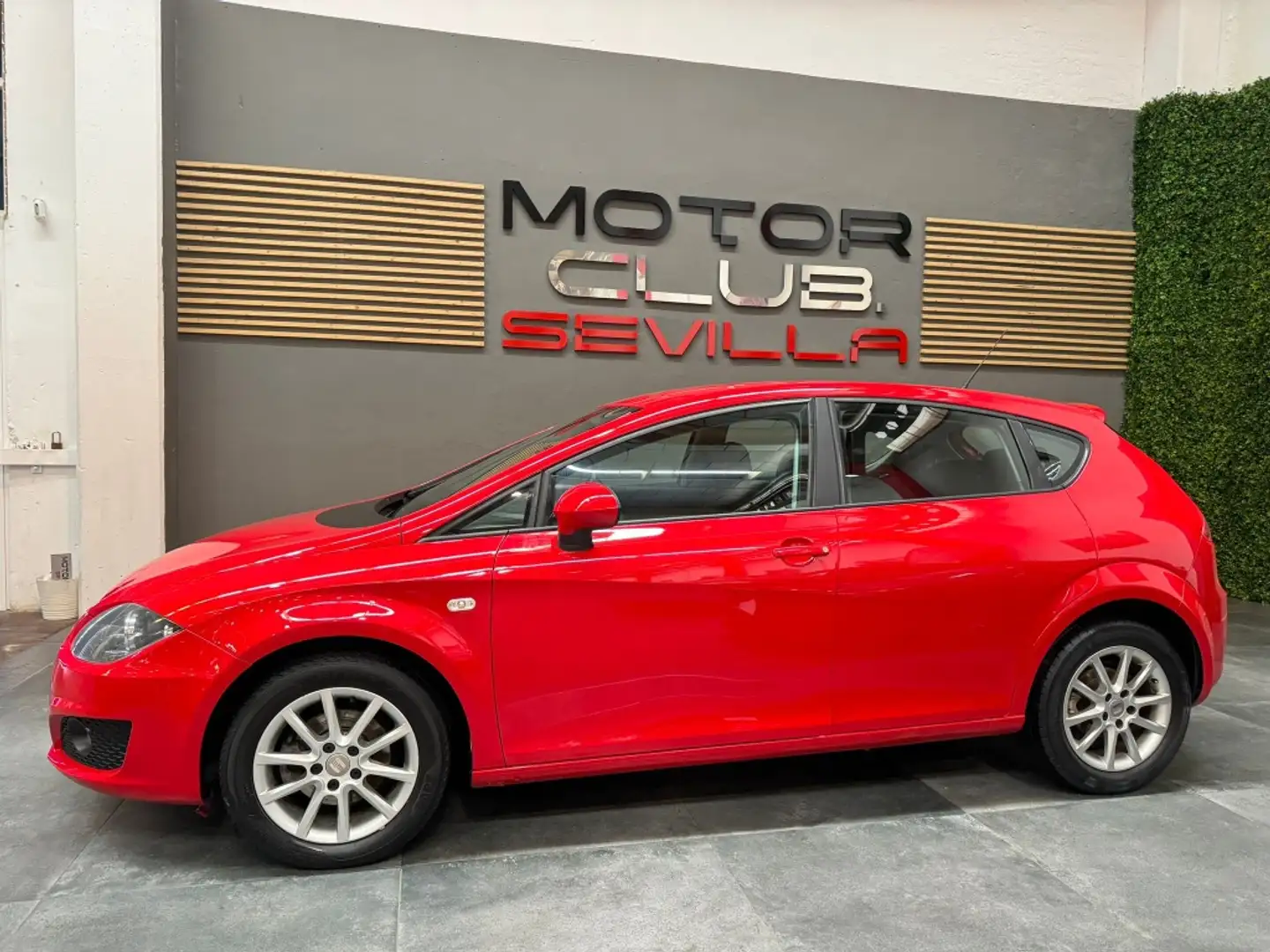SEAT Leon 1.6TDI CR Reference 90 Rouge - 2