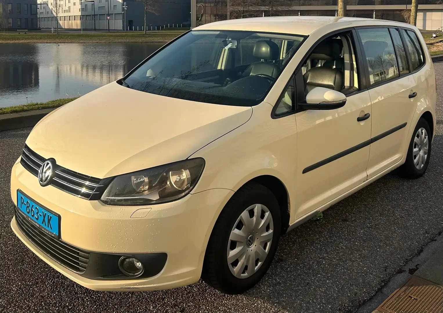 Volkswagen Touran 1.6 TDI Comfl. BM 7p Beige - 1