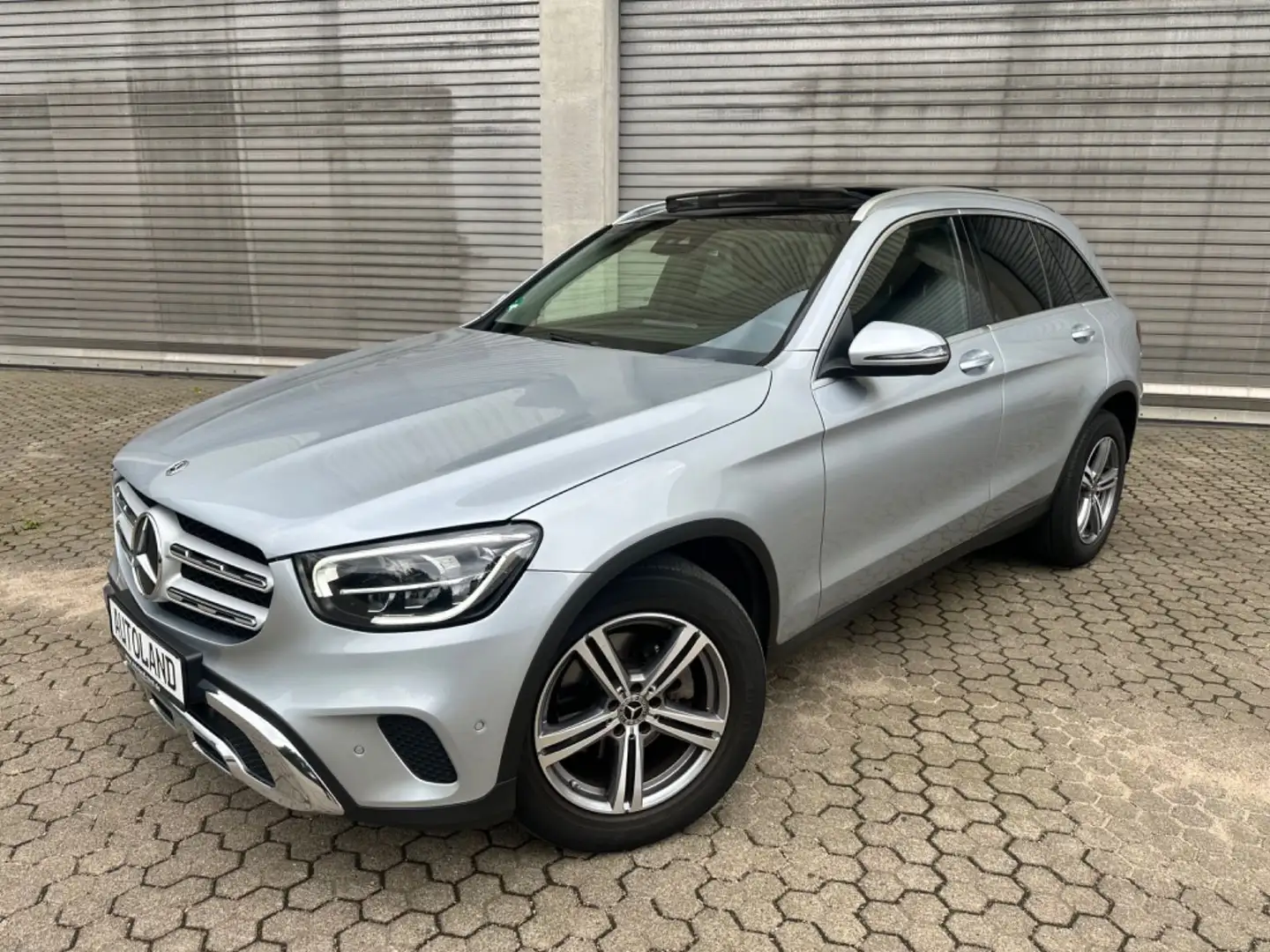 Mercedes-Benz GLC 220 d 4Matic 9G-Tro*Navi*Pano*AHK*LED*R.Cam Silber - 1