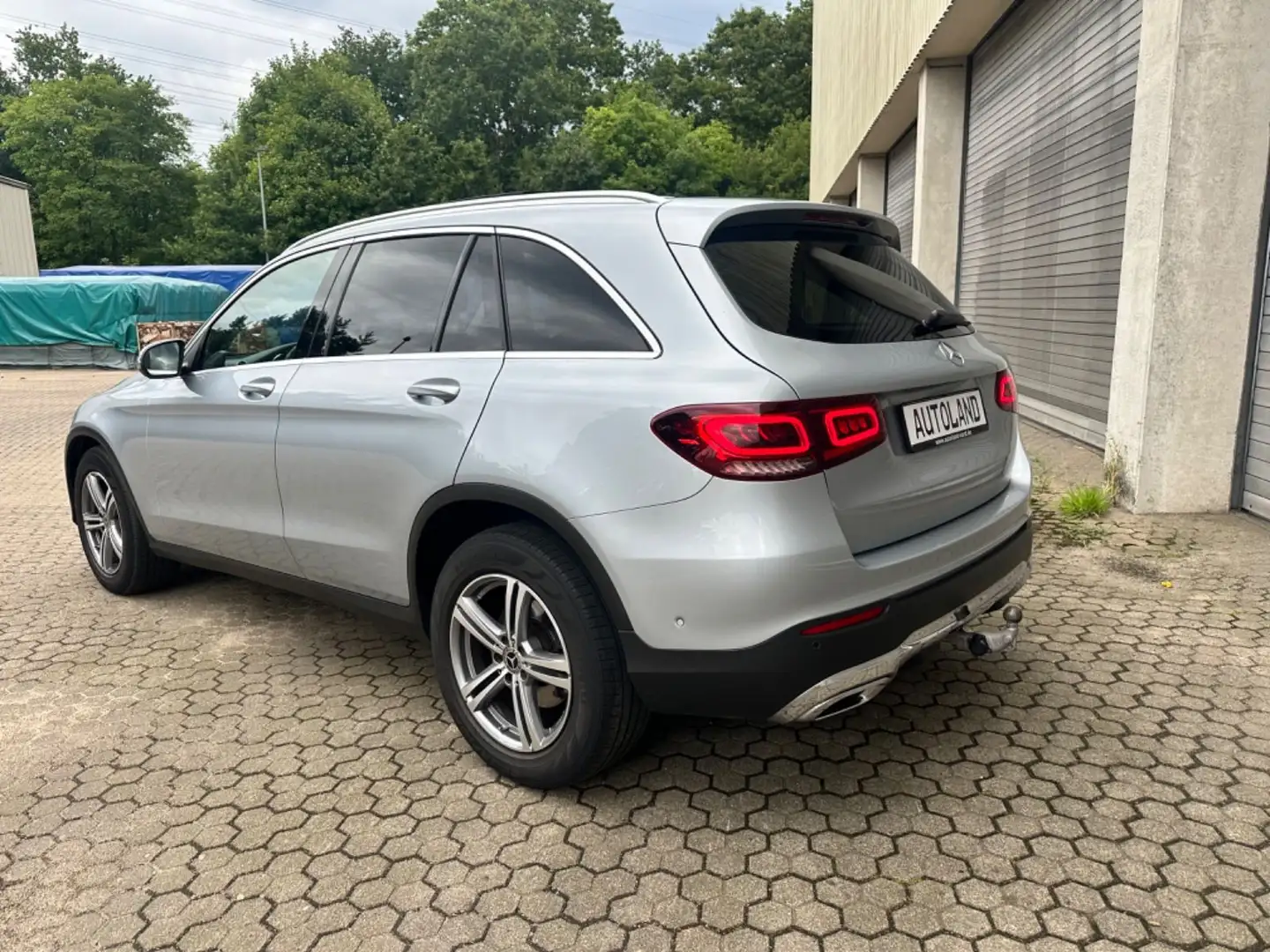 Mercedes-Benz GLC 220 d 4Matic 9G-Tro*Navi*Pano*AHK*LED*R.Cam Silber - 2