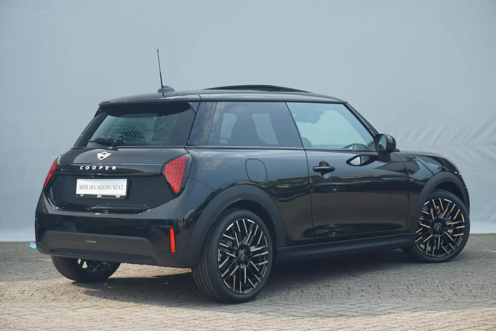 MINI Cooper C 3-Deurs Favoured / Pakket M Nero - 2