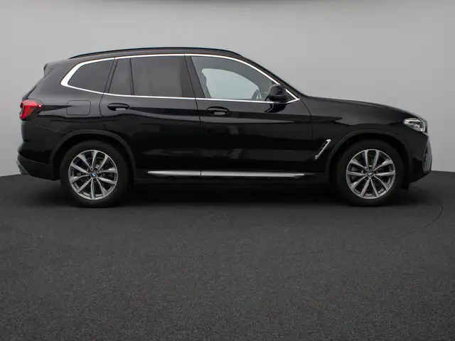 BMW X3 view 5