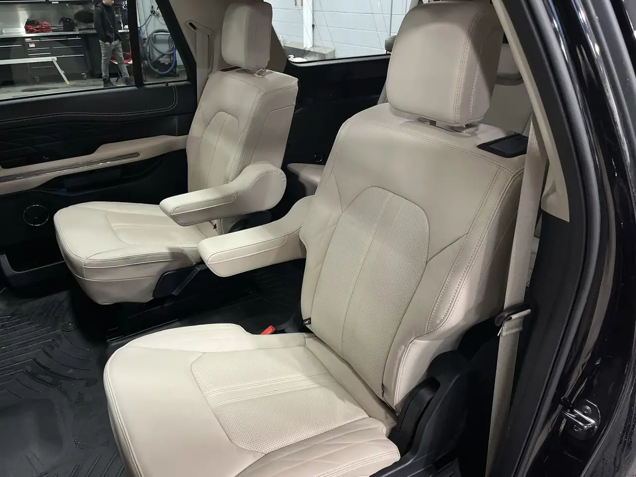 Ford Expedition снимка Ford Expedition