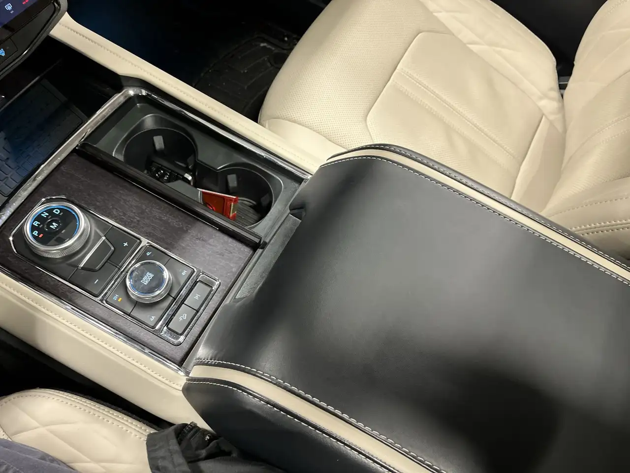 Ford Expedition снимка Ford Expedition