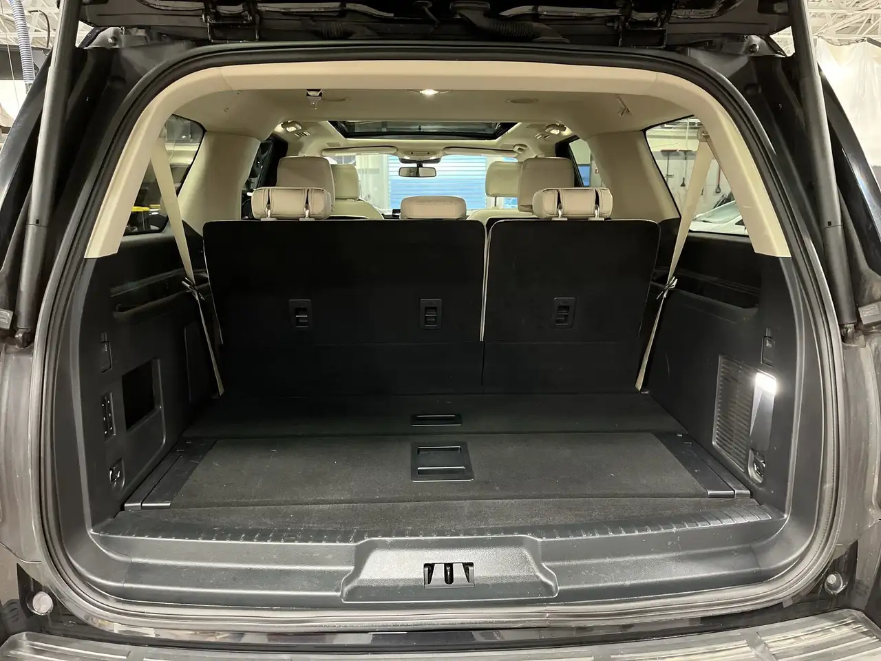 Ford Expedition снимка Ford Expedition