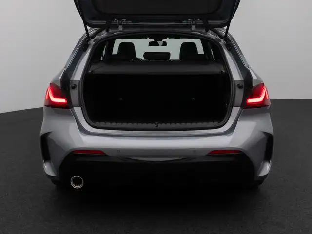 BMW 1 Series view 13