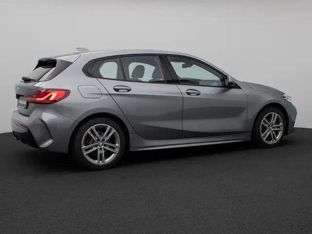 BMW 1 Series view 6