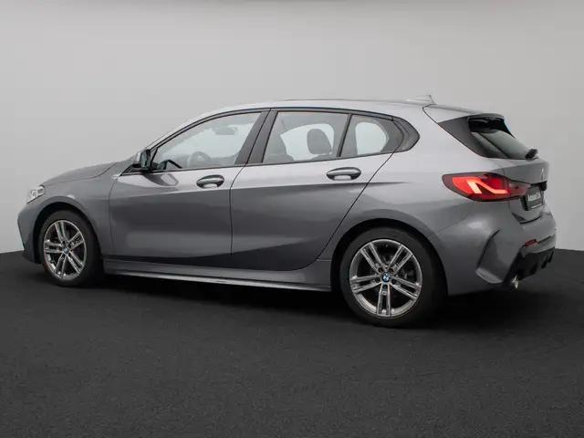 BMW 1 Series view 10