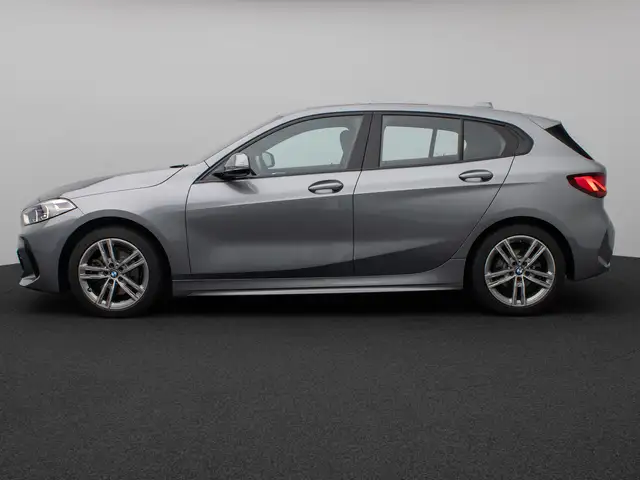 BMW 1 Series view 11