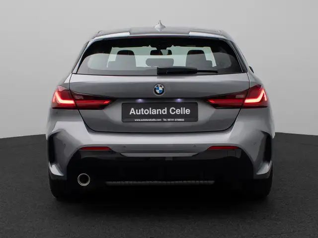 BMW 1 Series view 8