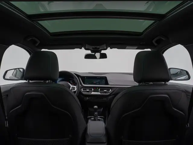 BMW 1 Series view 29