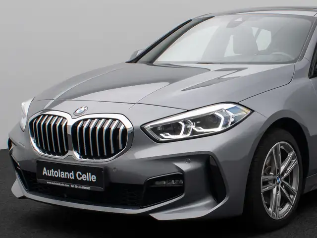 BMW 1 Series view 16