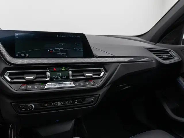 BMW 1 Series view 21