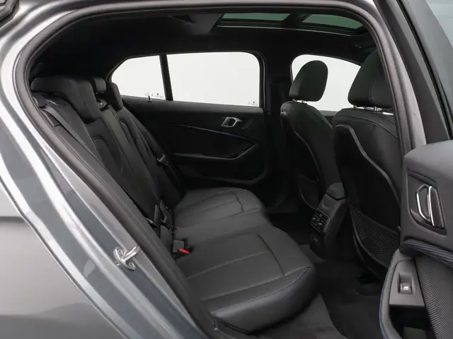 BMW 1 Series view 26