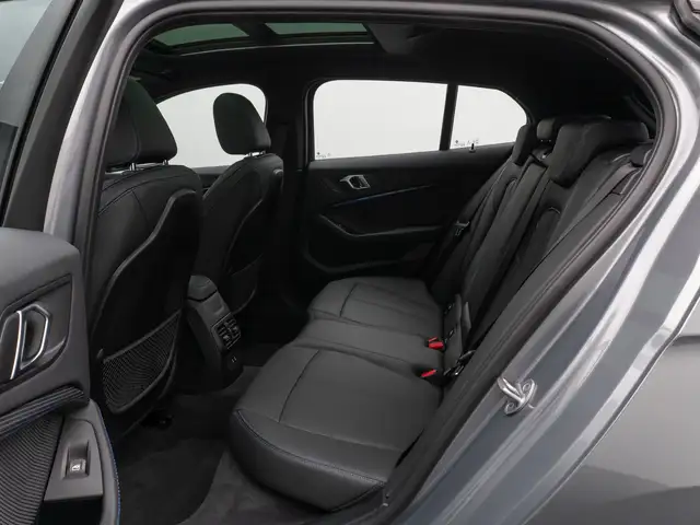 BMW 1 Series view 25