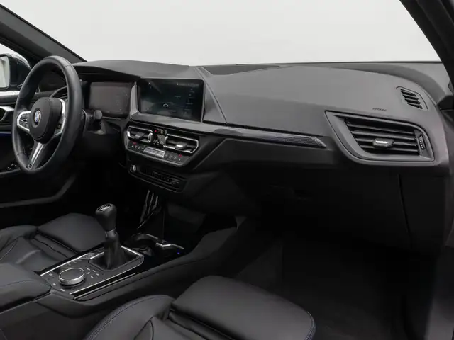 BMW 1 Series view 23
