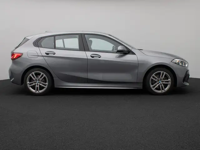 BMW 1 Series view 5
