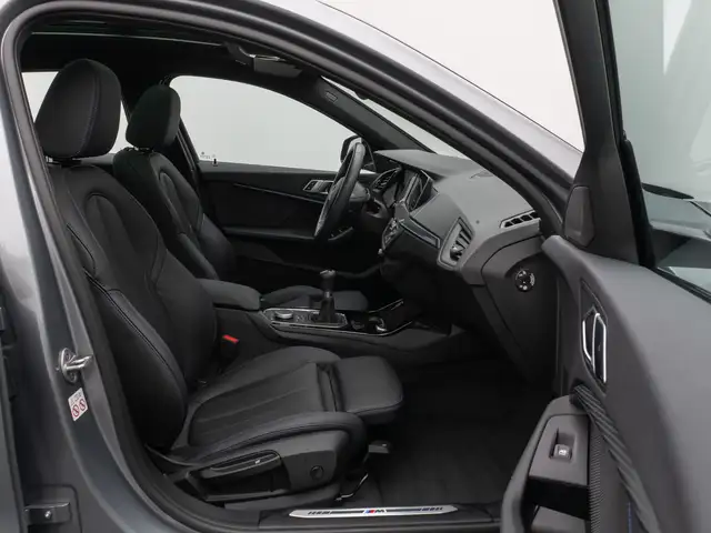 BMW 1 Series view 24