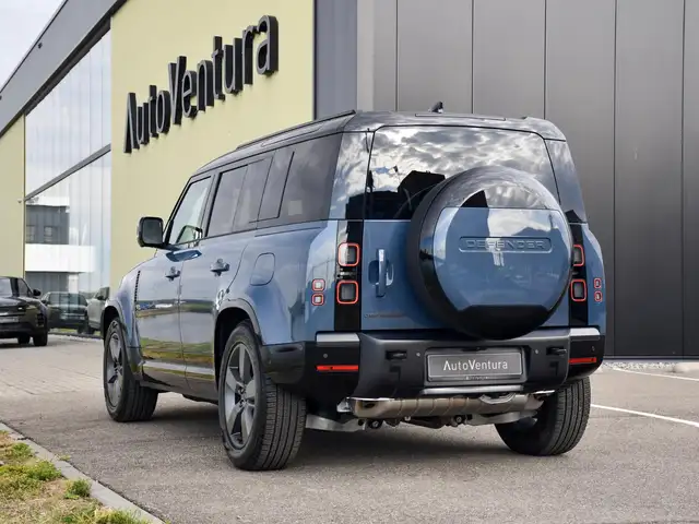 Land Rover Defender view 4
