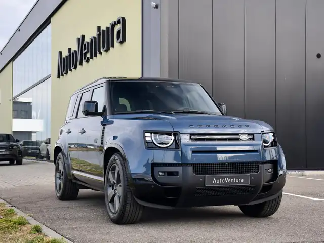 Land Rover Defender view 3