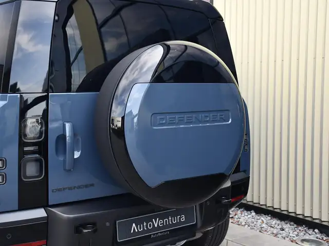Land Rover Defender view 10