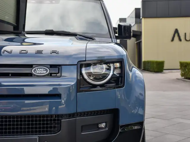 Land Rover Defender view 11