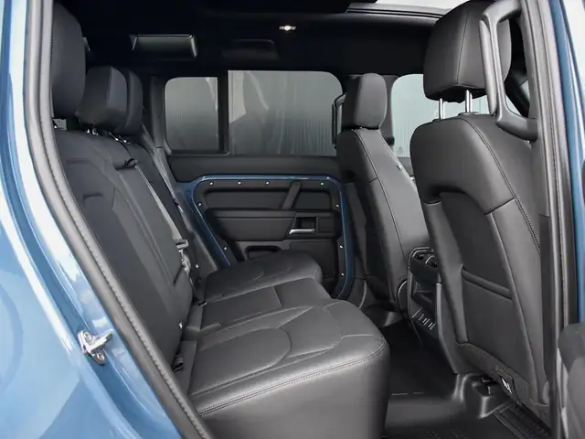 Land Rover Defender view 9