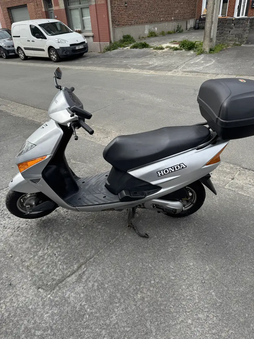 Honda Lead scv 100 - 2
