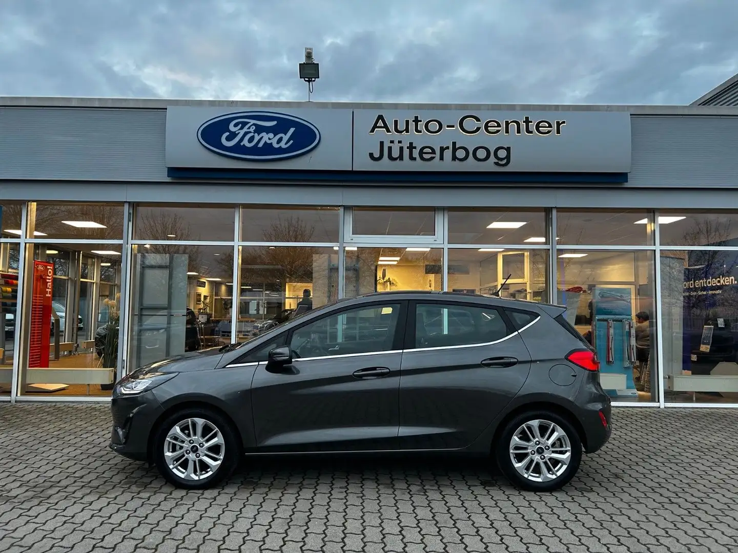 Ford Fiesta Titanium*AUTOMATIK*RFK* Grau - 1