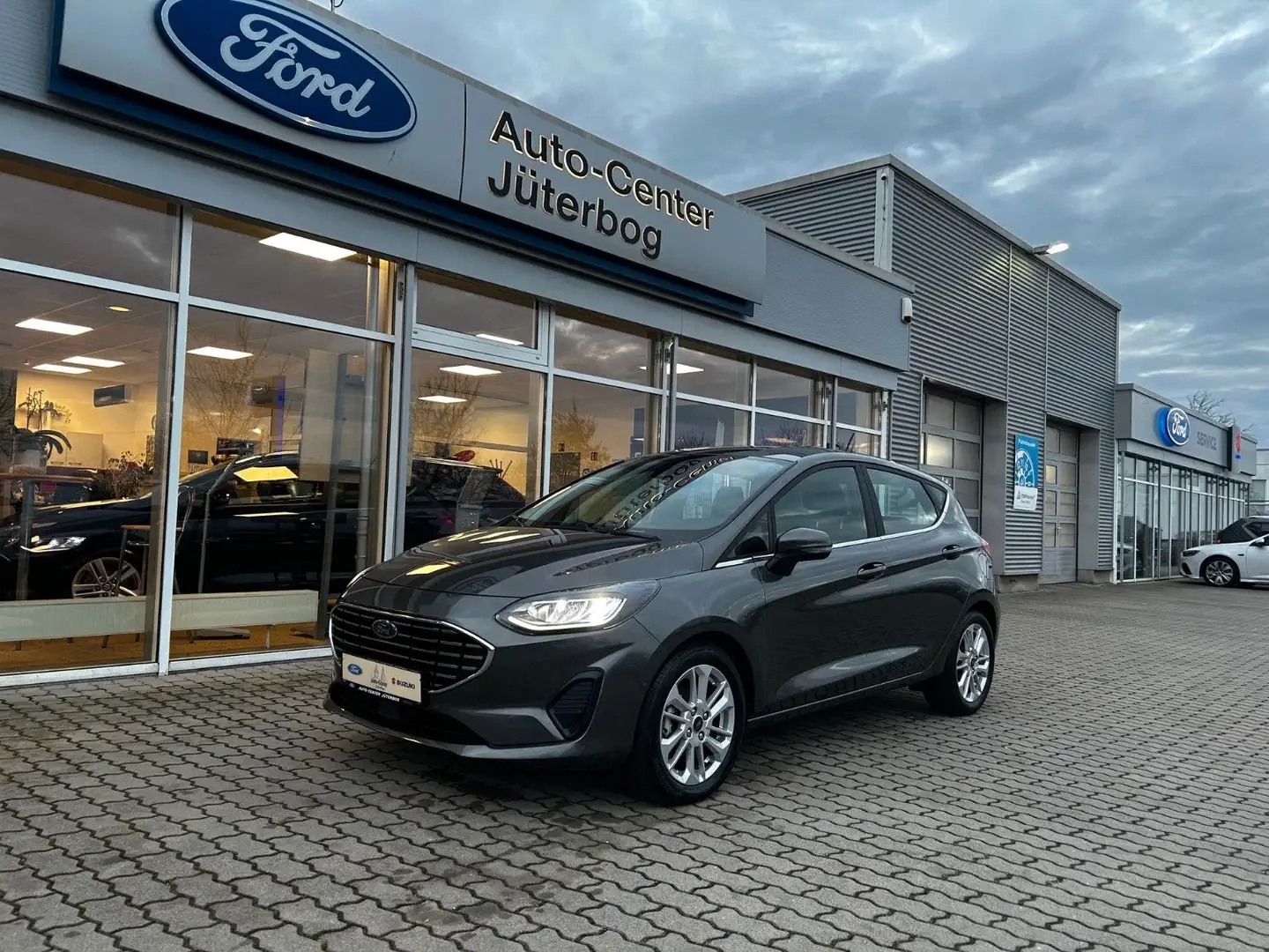 Ford Fiesta Titanium*AUTOMATIK*RFK* Grau - 2