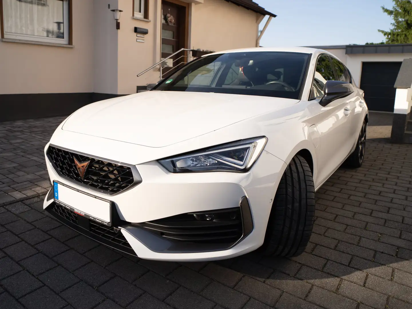 CUPRA Leon Leon 1.4 e-Hybrid (180 kW System) Weiß - 2