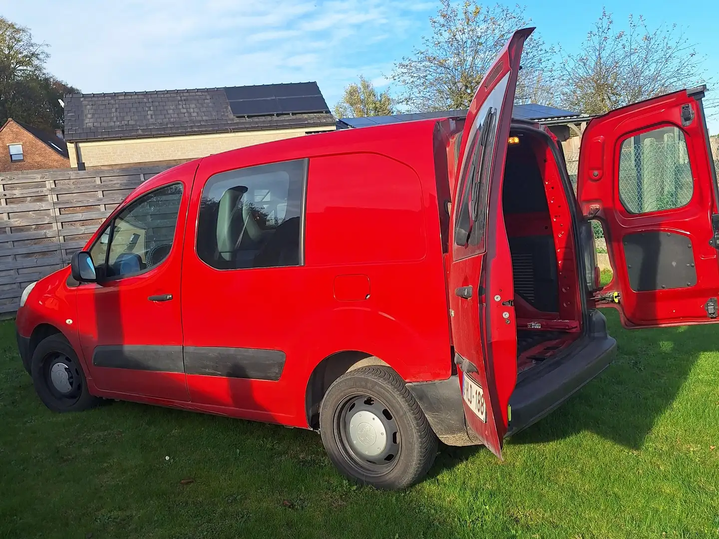 Peugeot Partner Partner 1.6 HDi Pack CD Airco Rouge - 2