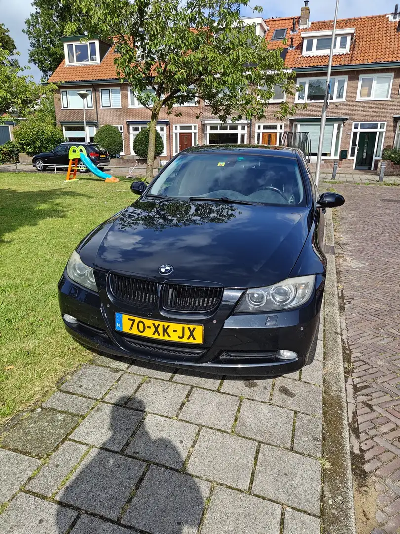BMW 330 335xi Executive Zwart - 1