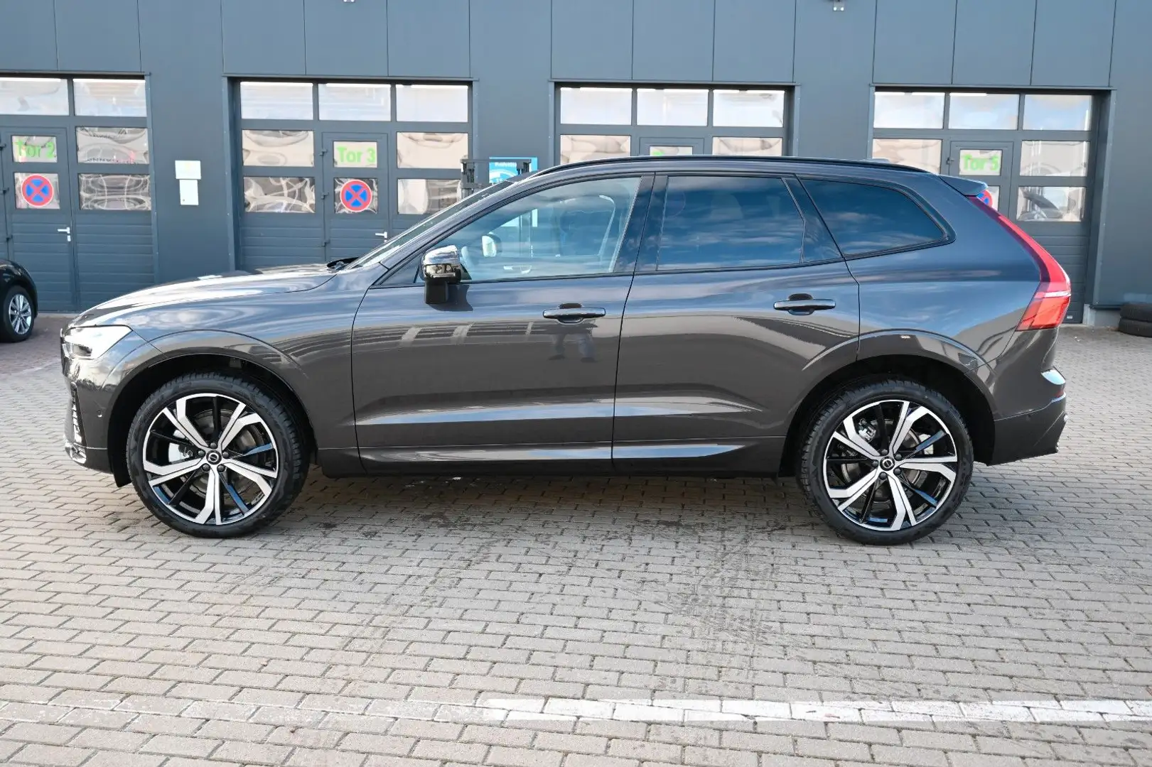 Volvo XC60 B4 D AWD Dark*360°*BLIS*ACC*KEIN MIETWAGEN Grau - 2