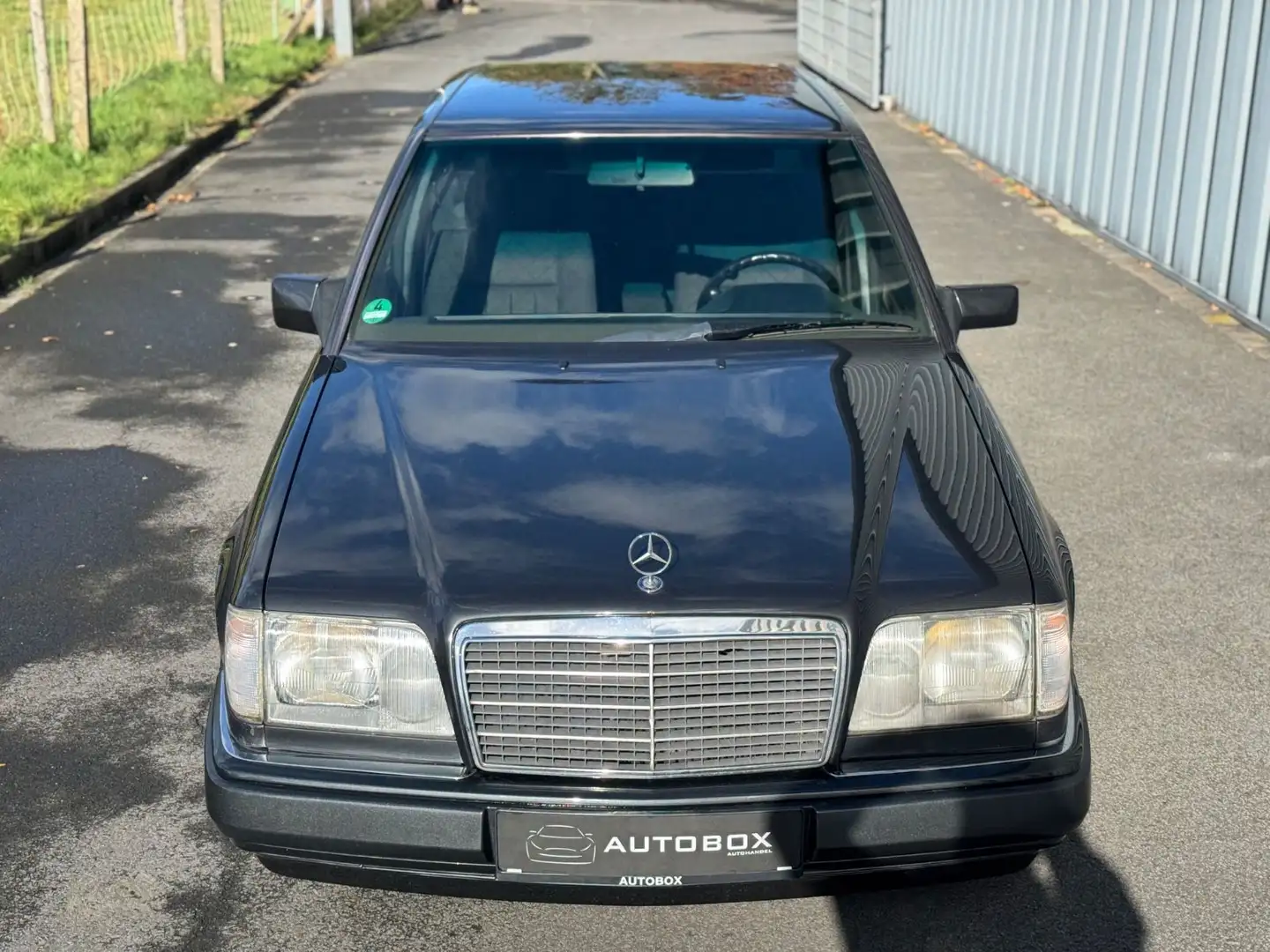 Mercedes-Benz E 200 *KLIMA*H-KENZ.*OLDTIMER*124TKM* Grau - 2