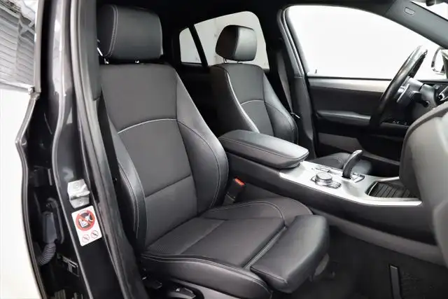 BMW X4 view 12