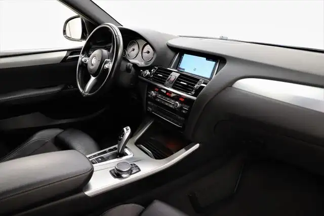 BMW X4 view 11