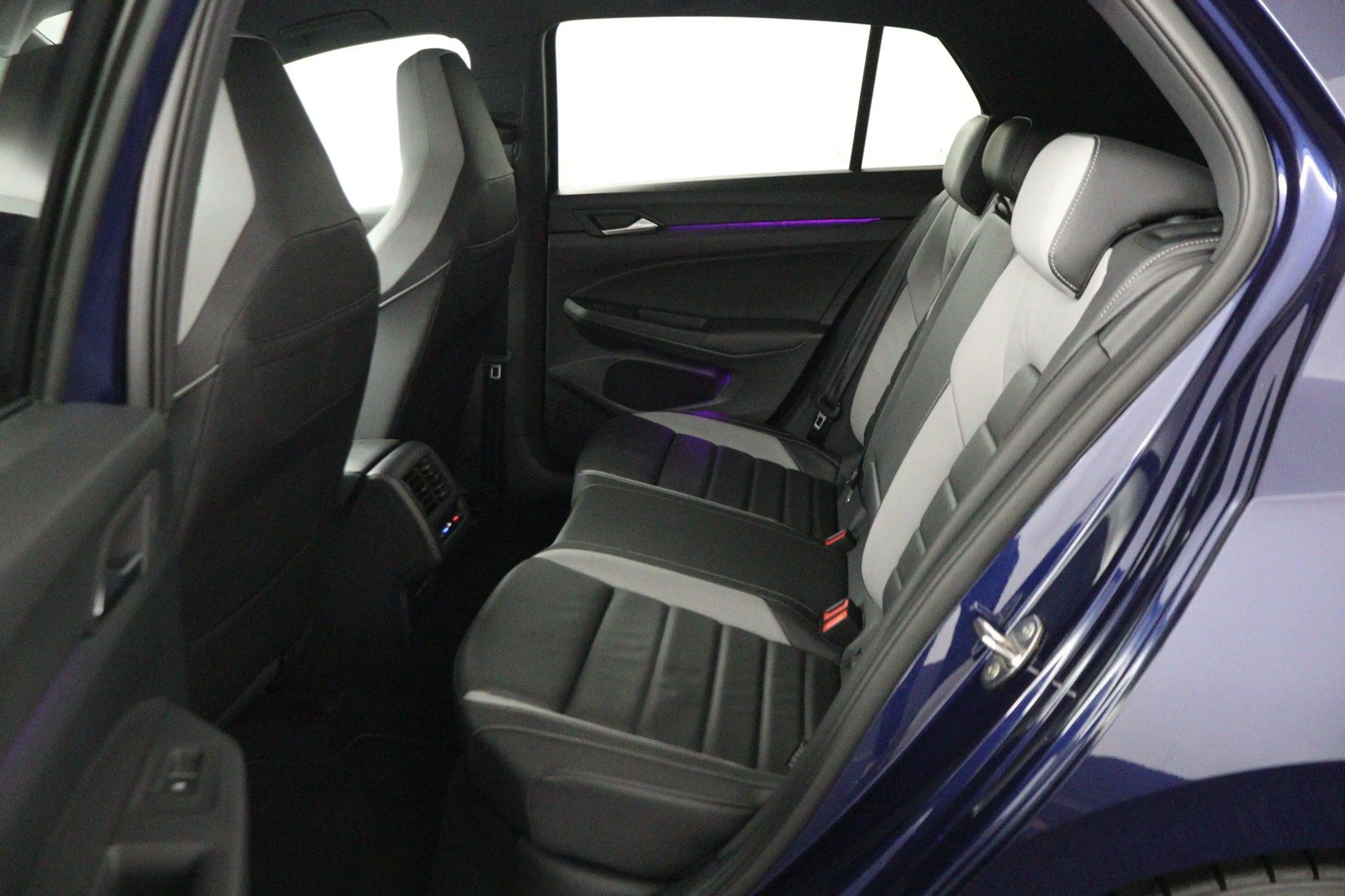 Volkswagen Golf GTE 1.4 eHybrid / Head-Up / Keyless / Camera / Leer / — photo 14