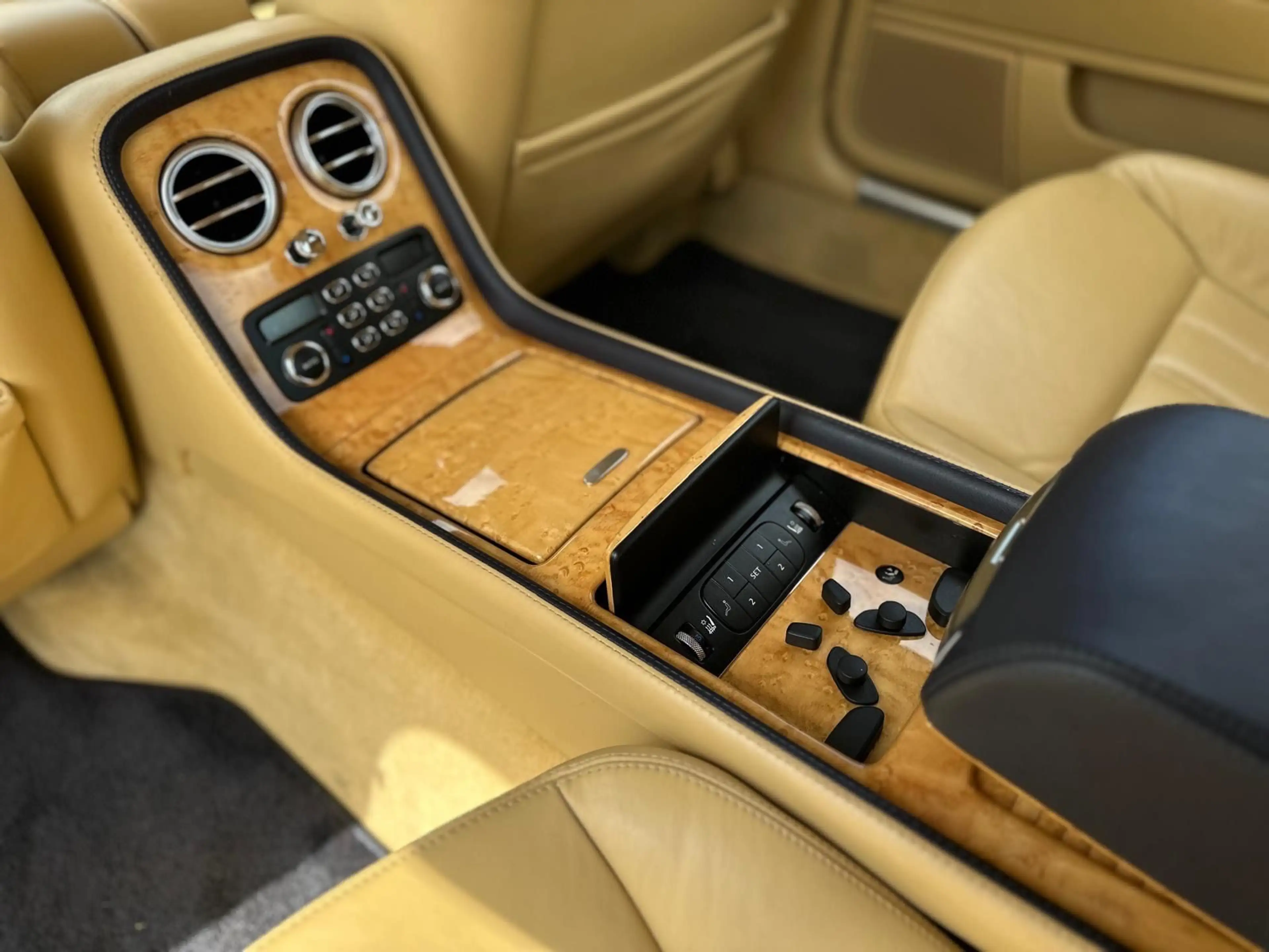 Bentley Flying Spur 4 x Massage 4 x Sitzeblüftung Top — photo 13