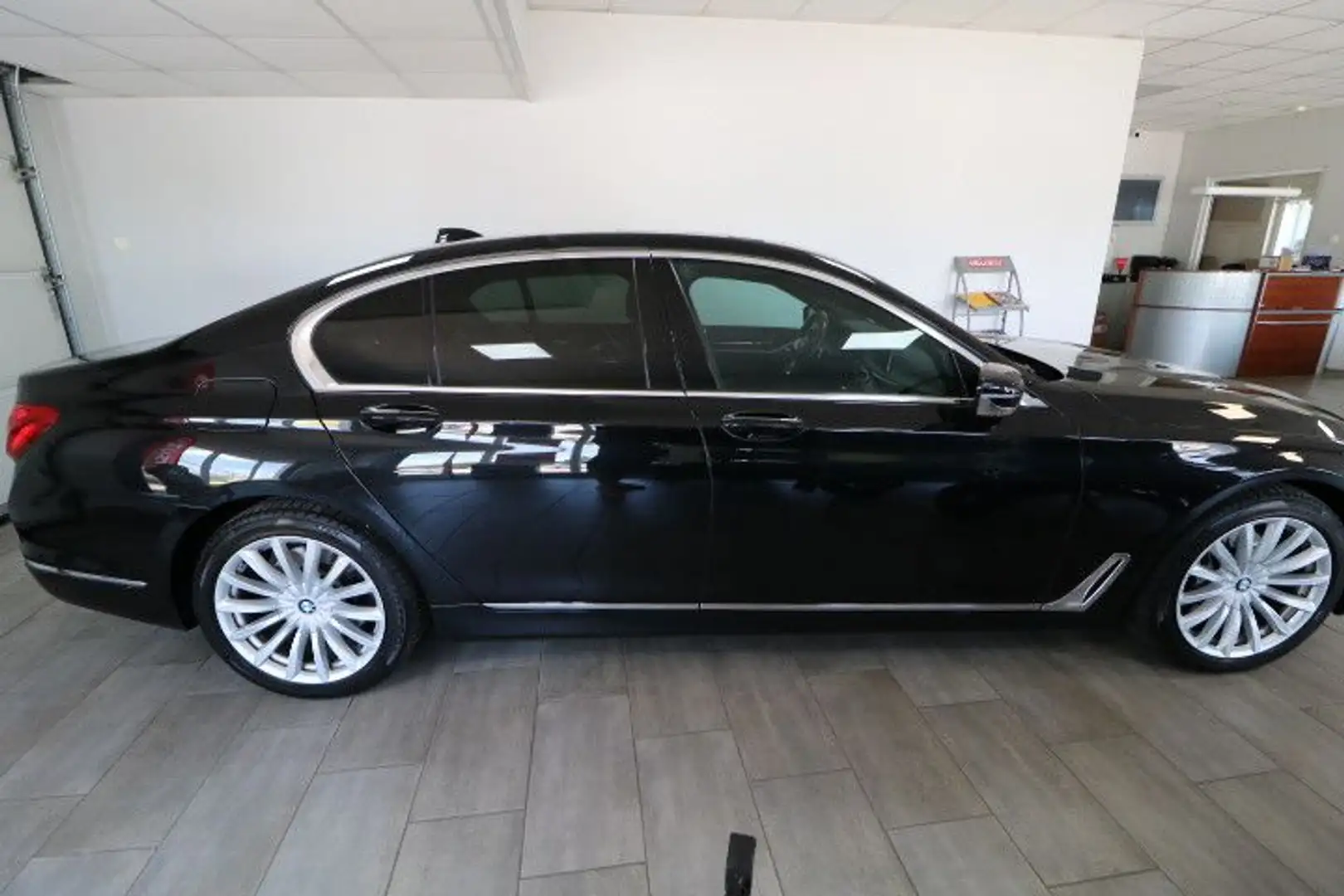 BMW 730 d Baureihe G11, HUD, gepflegt, Massage Sitze Noir - 2