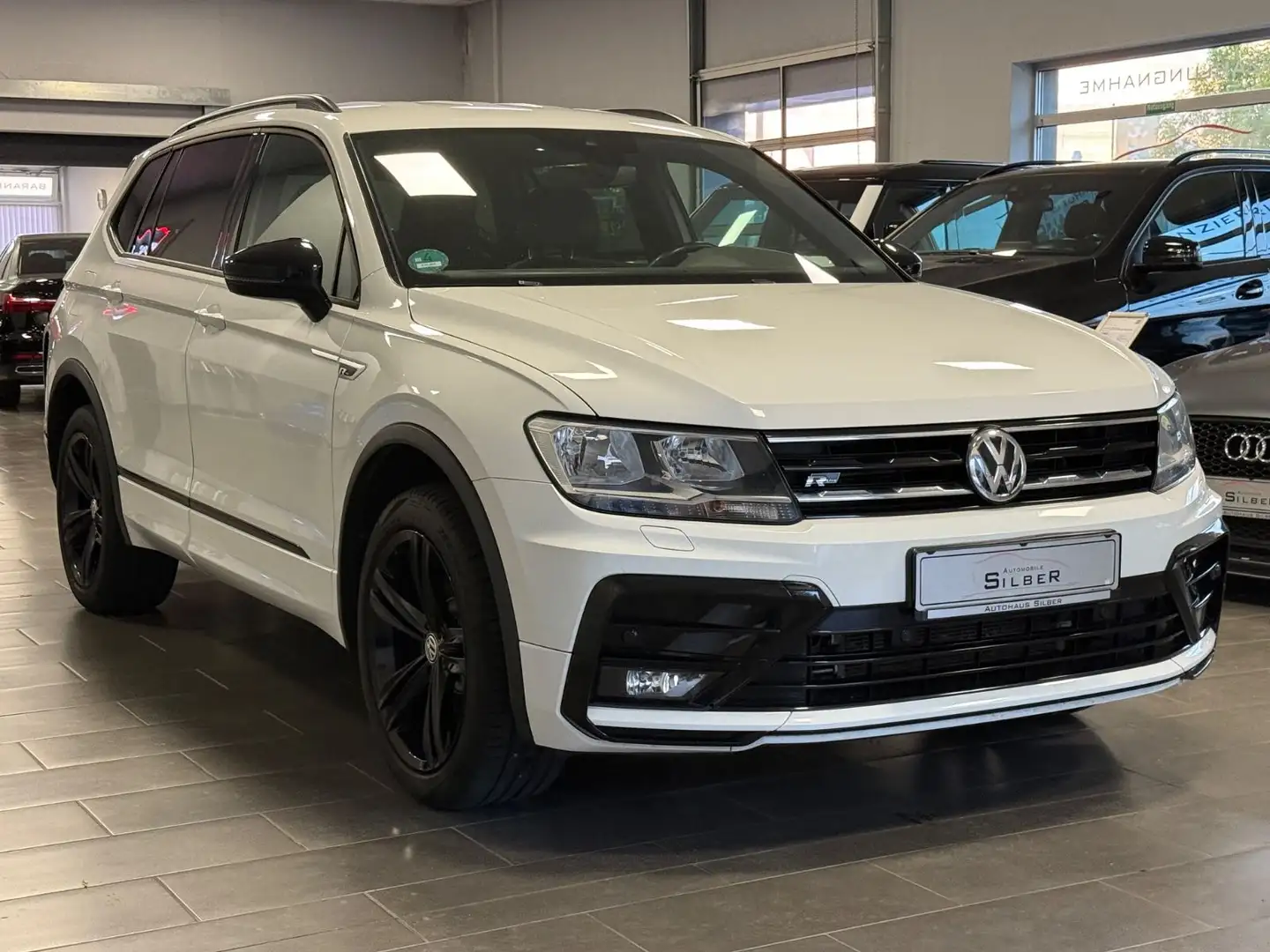 Volkswagen Tiguan Allspace 2.0 TDI 4Motion R-Line Black Wit - 2