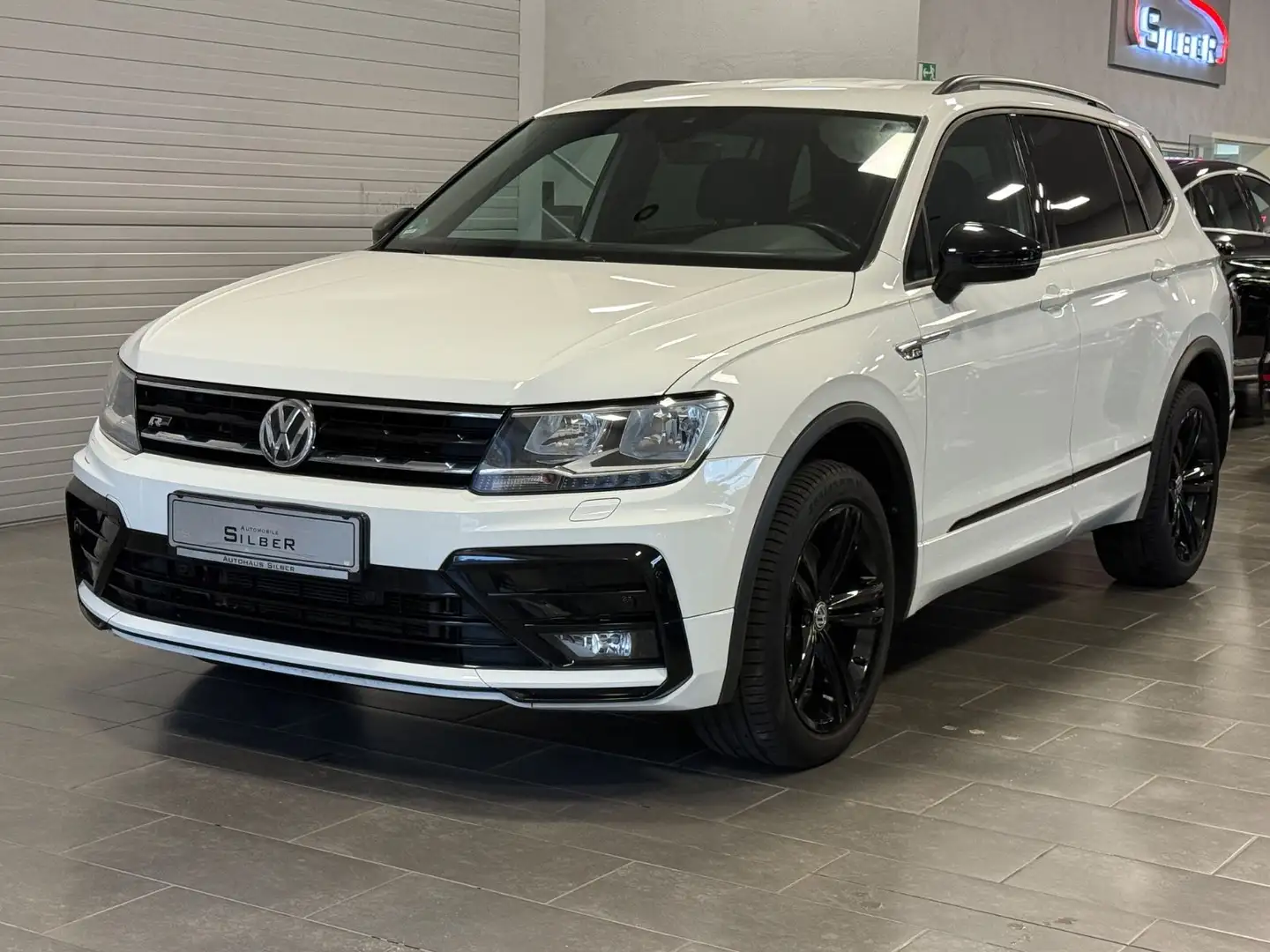 Volkswagen Tiguan Allspace 2.0 TDI 4Motion R-Line Black Wit - 1