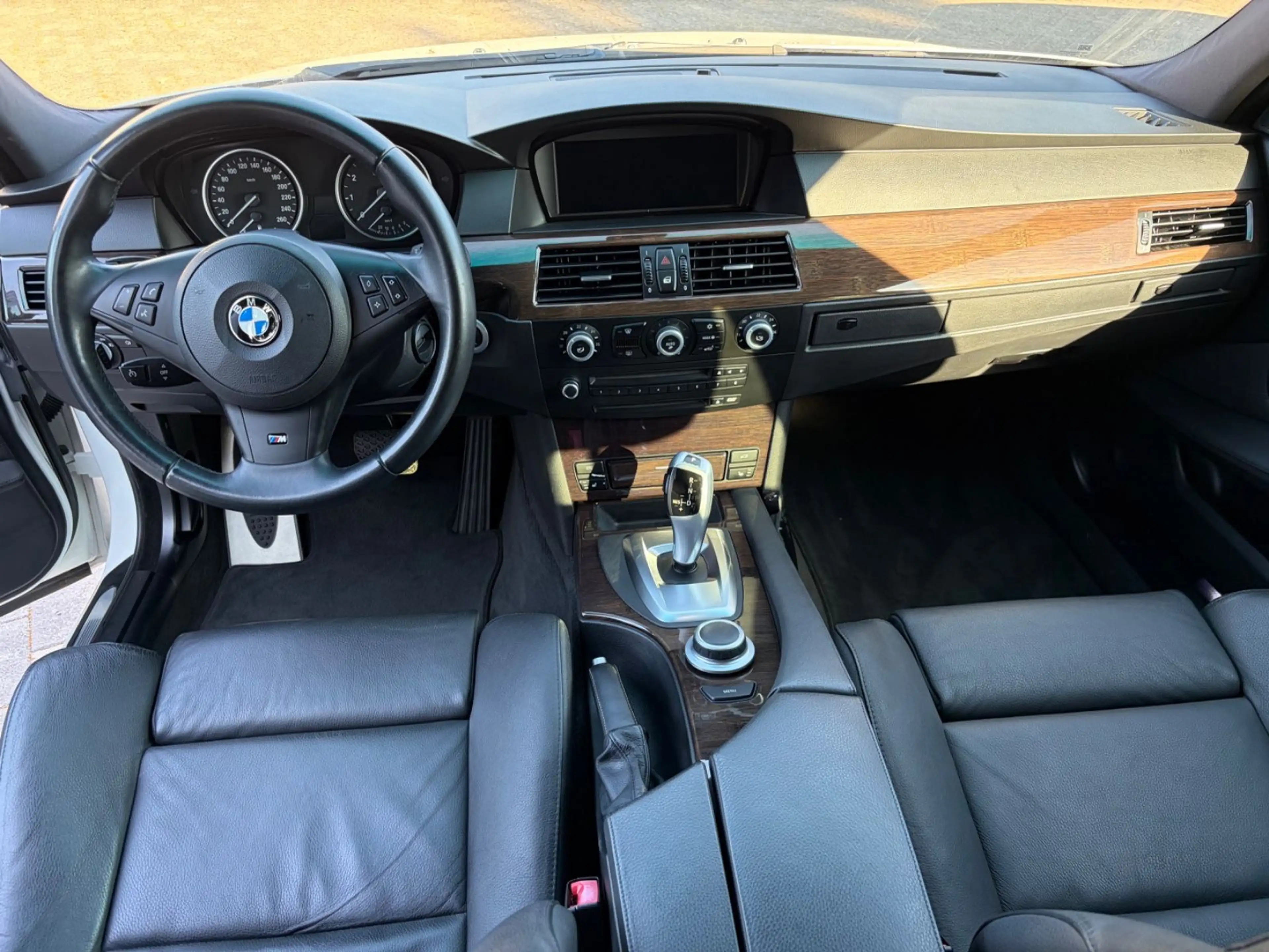 BMW 525 i Limousine — photo 10